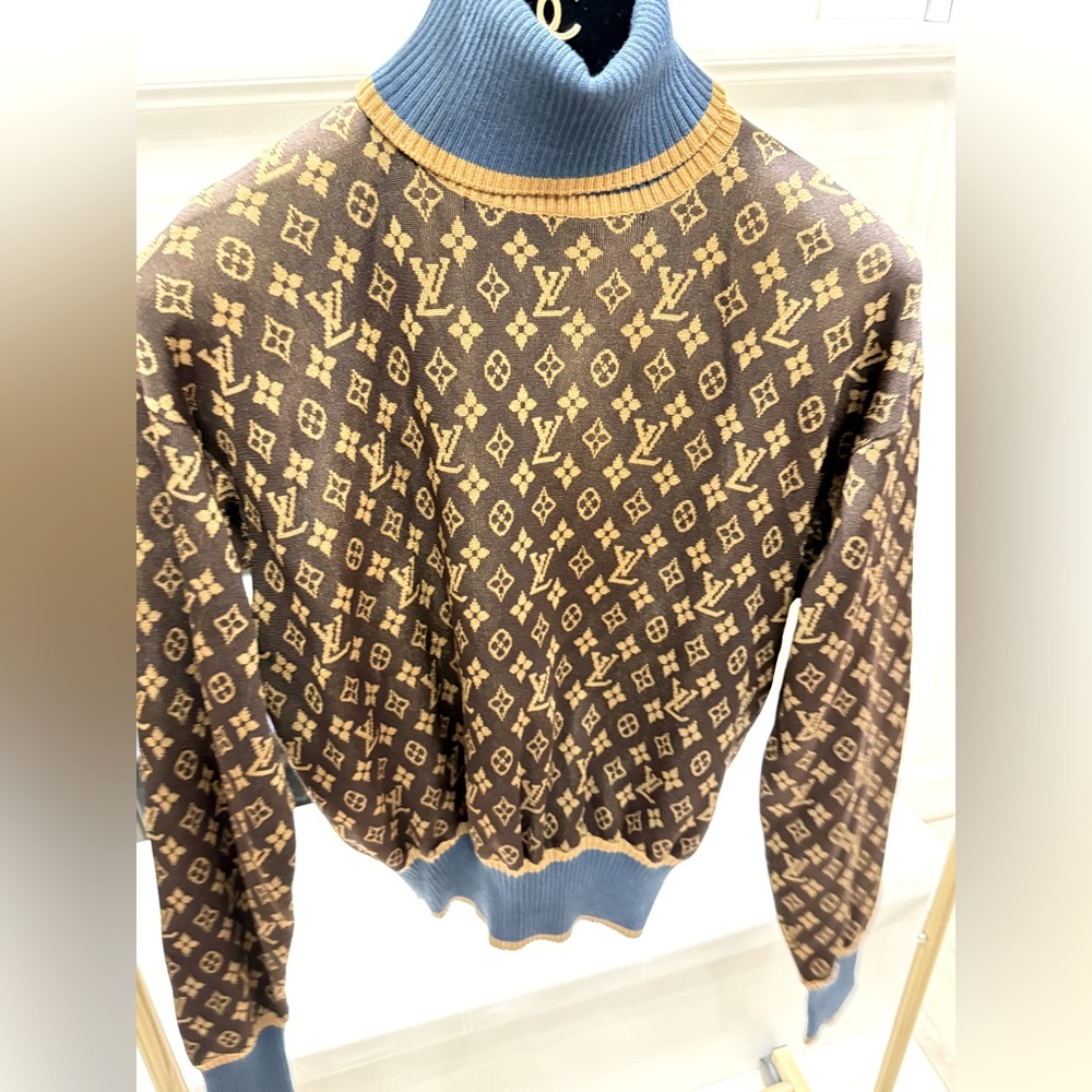 Louis Vuitton Monogram sweater in size Small